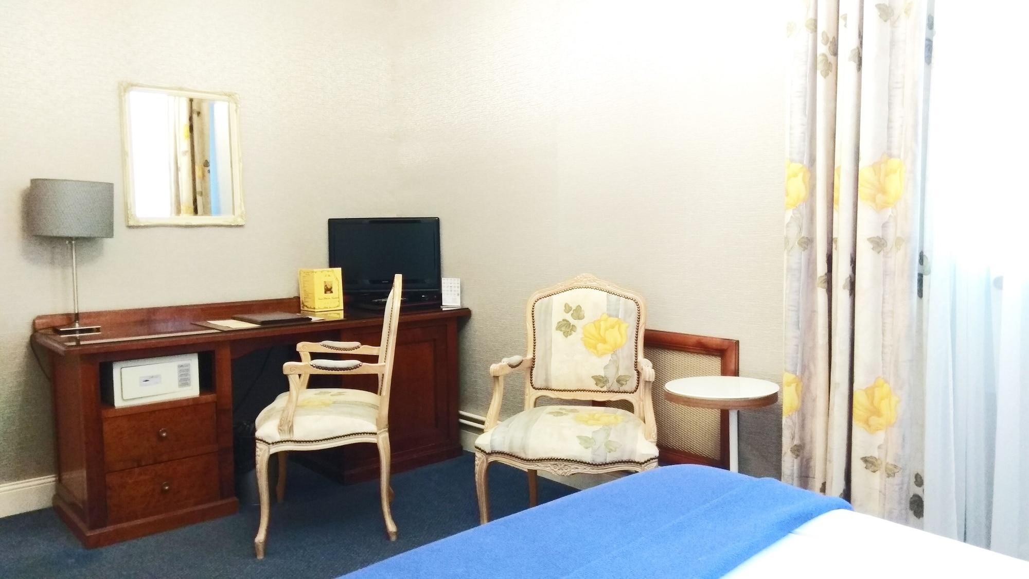 Hotel Grand Des Templiers, Piscine & 4*