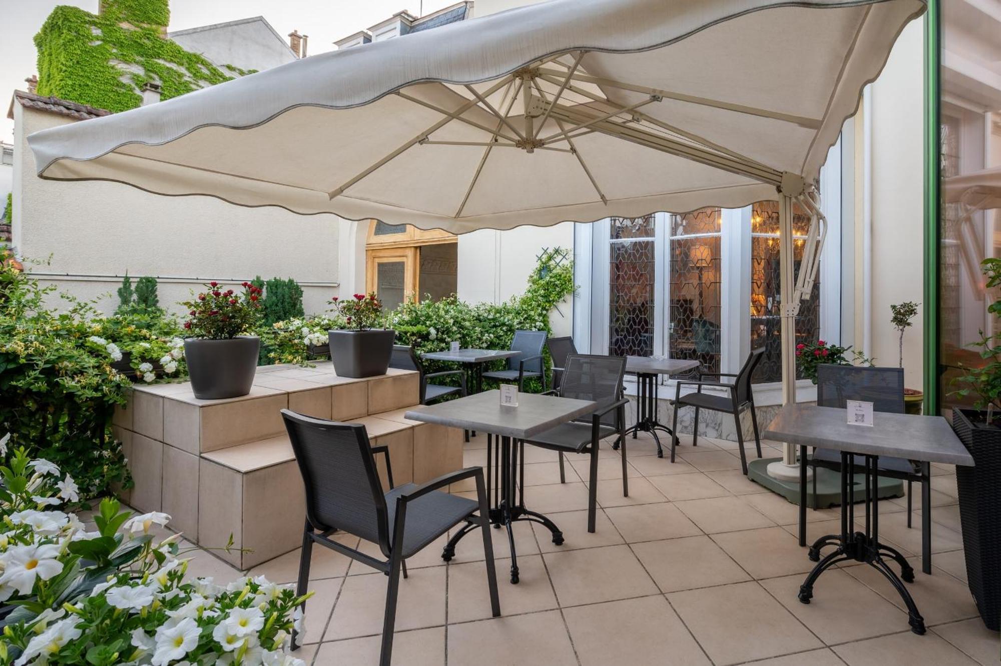 Hotel Grand Des Templiers 4*