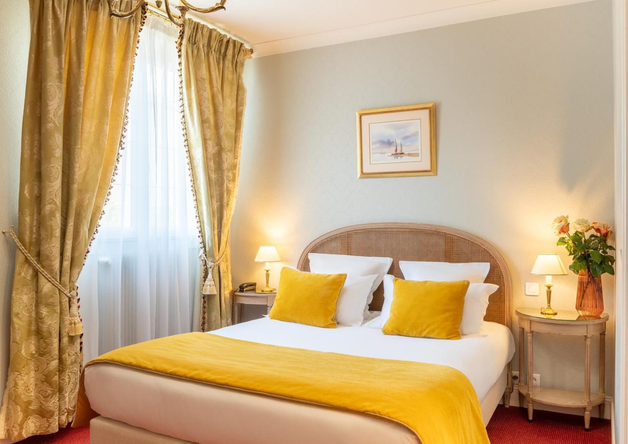 Hotel Grand Des Templiers, Piscine & Reims