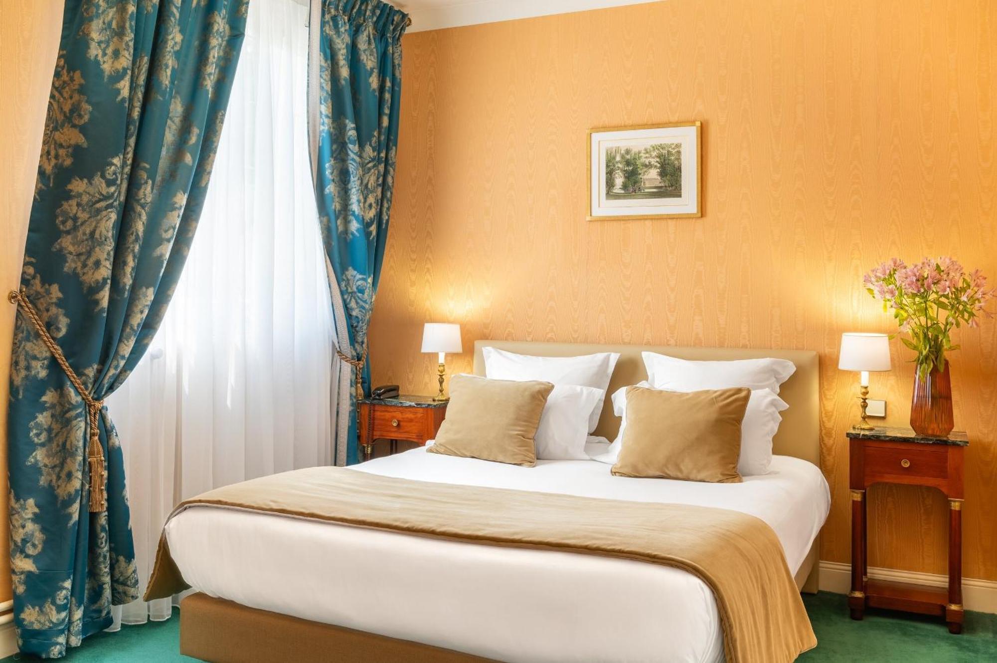 Grand Des Templiers, Piscine & Hotel