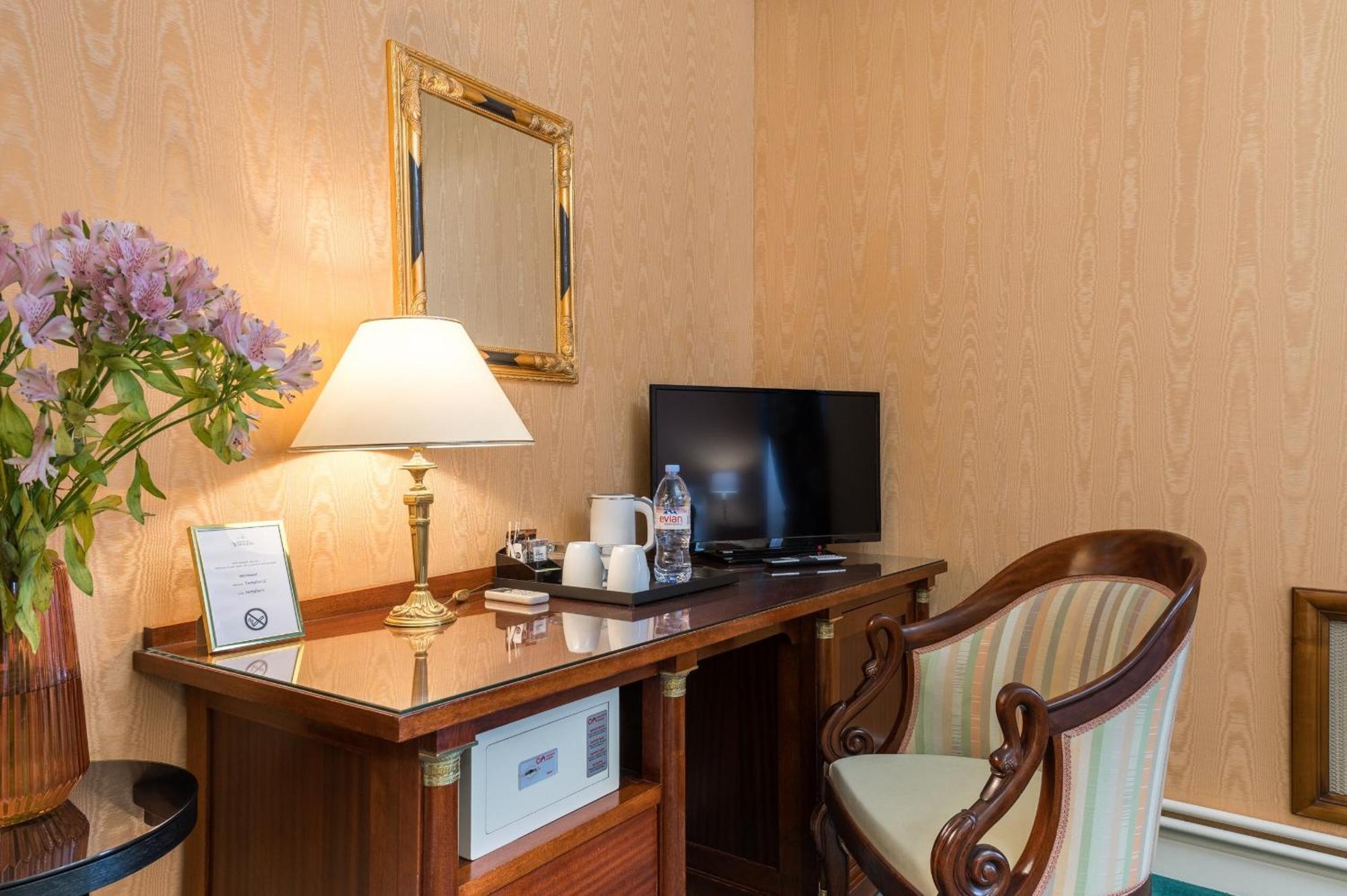 Hotel Grand Des Templiers 4*