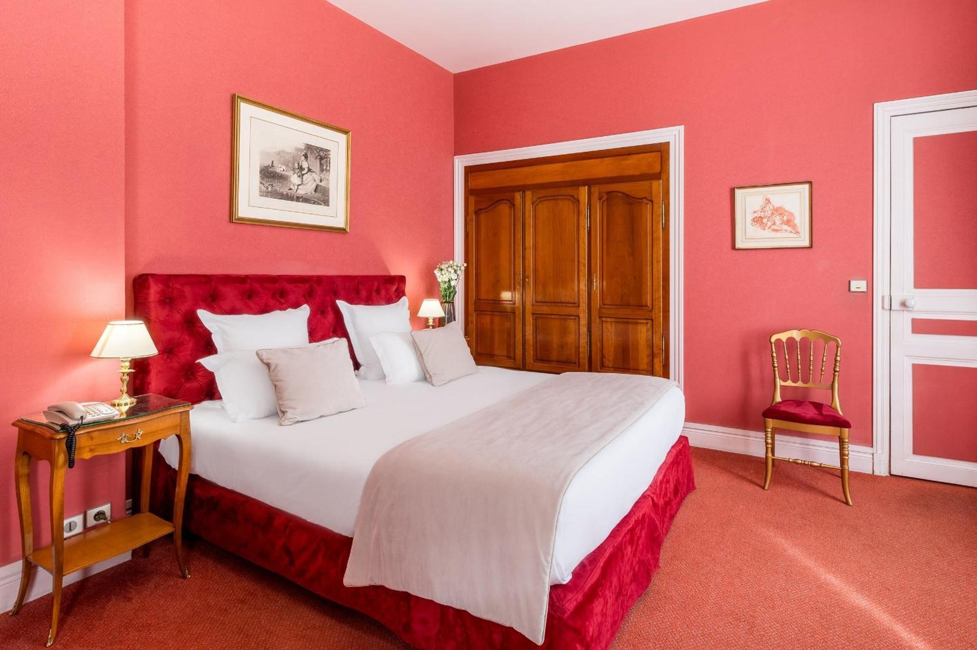 Grand Des Templiers, Piscine & Hotel Reims