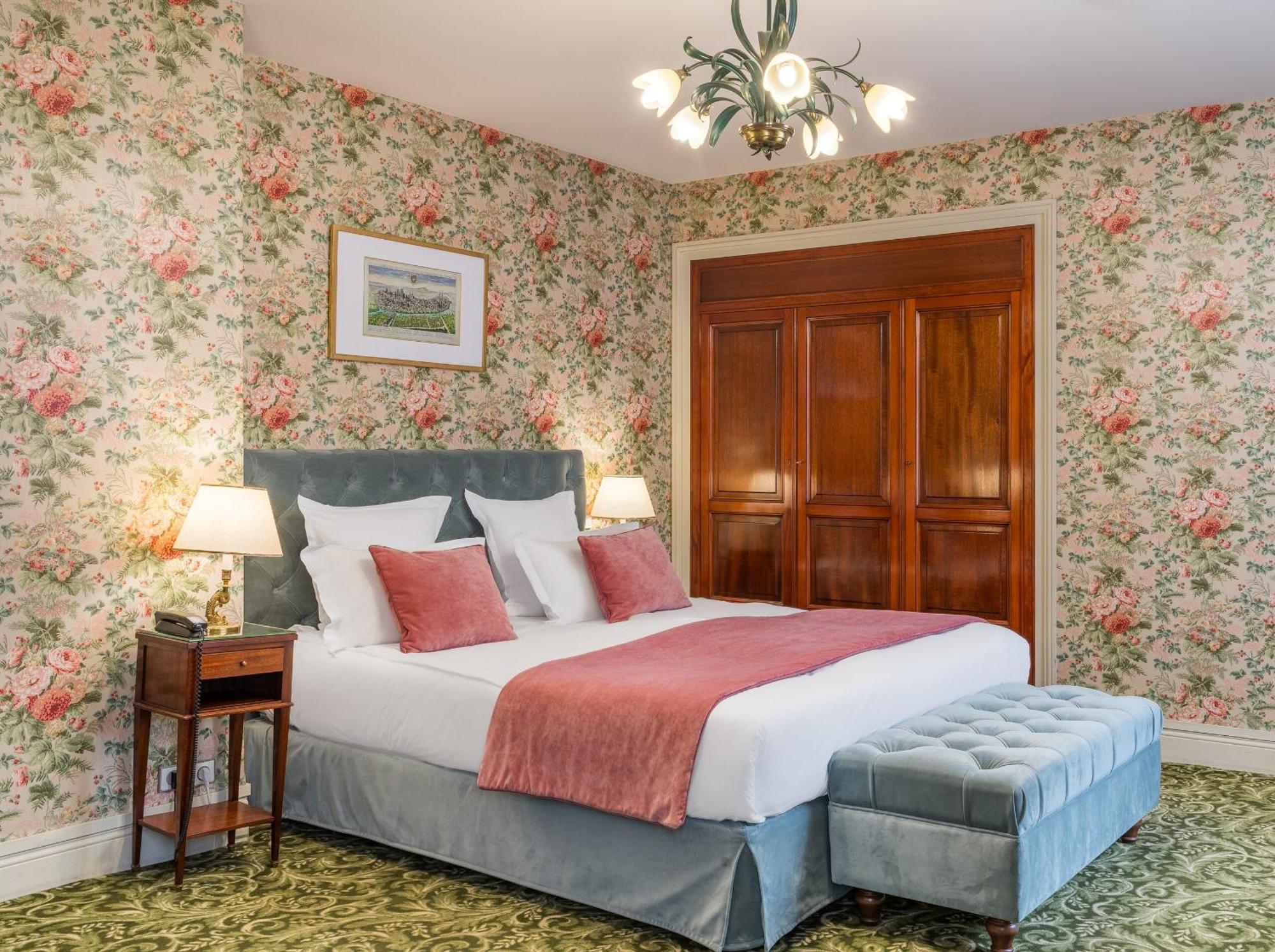 Hotel Grand Des Templiers, Piscine & Reims
