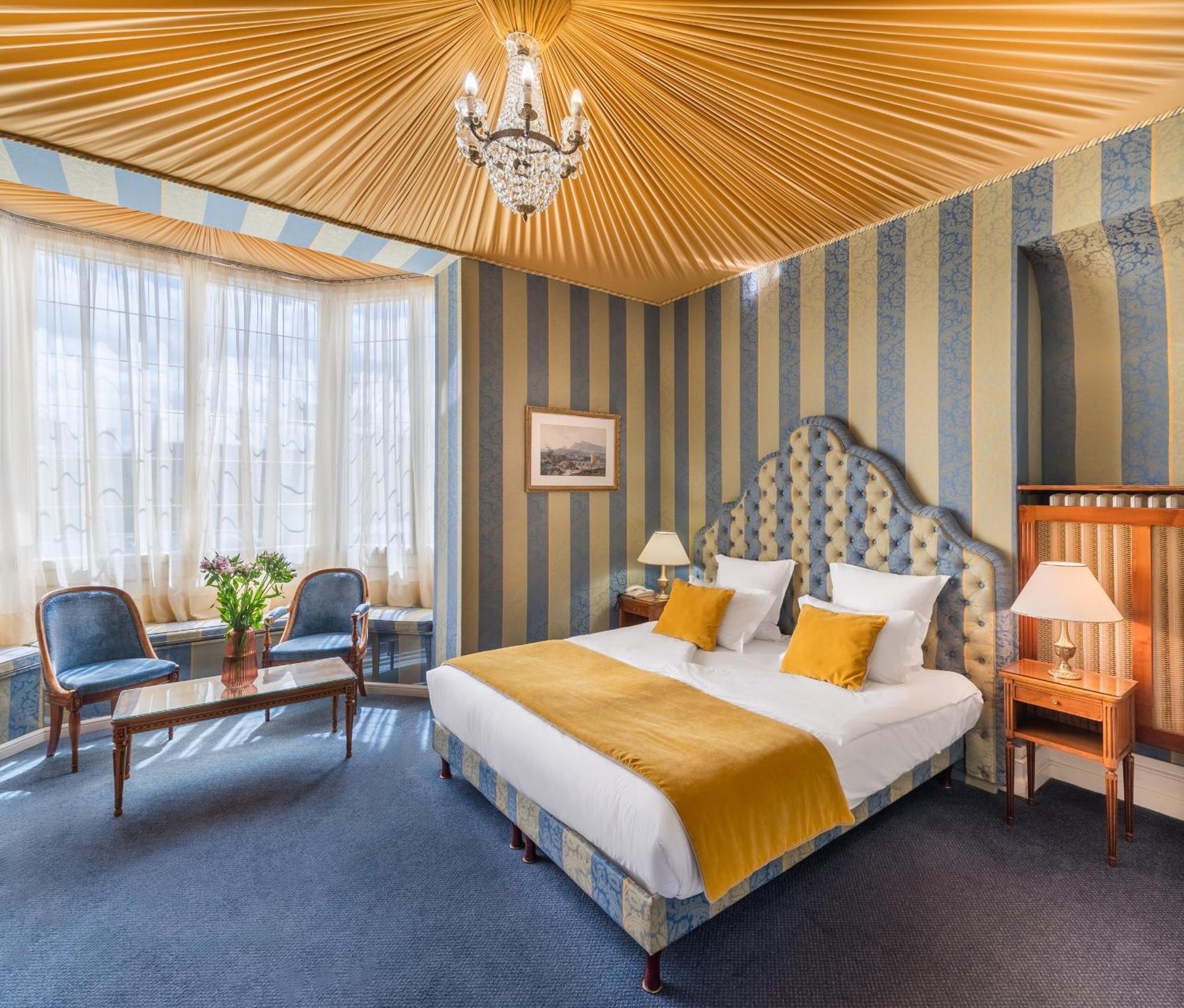 Grand Des Templiers, Piscine & Hotel 4*